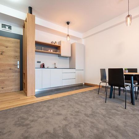 Aparthotel Calvin Oradea Pokój zdjęcie