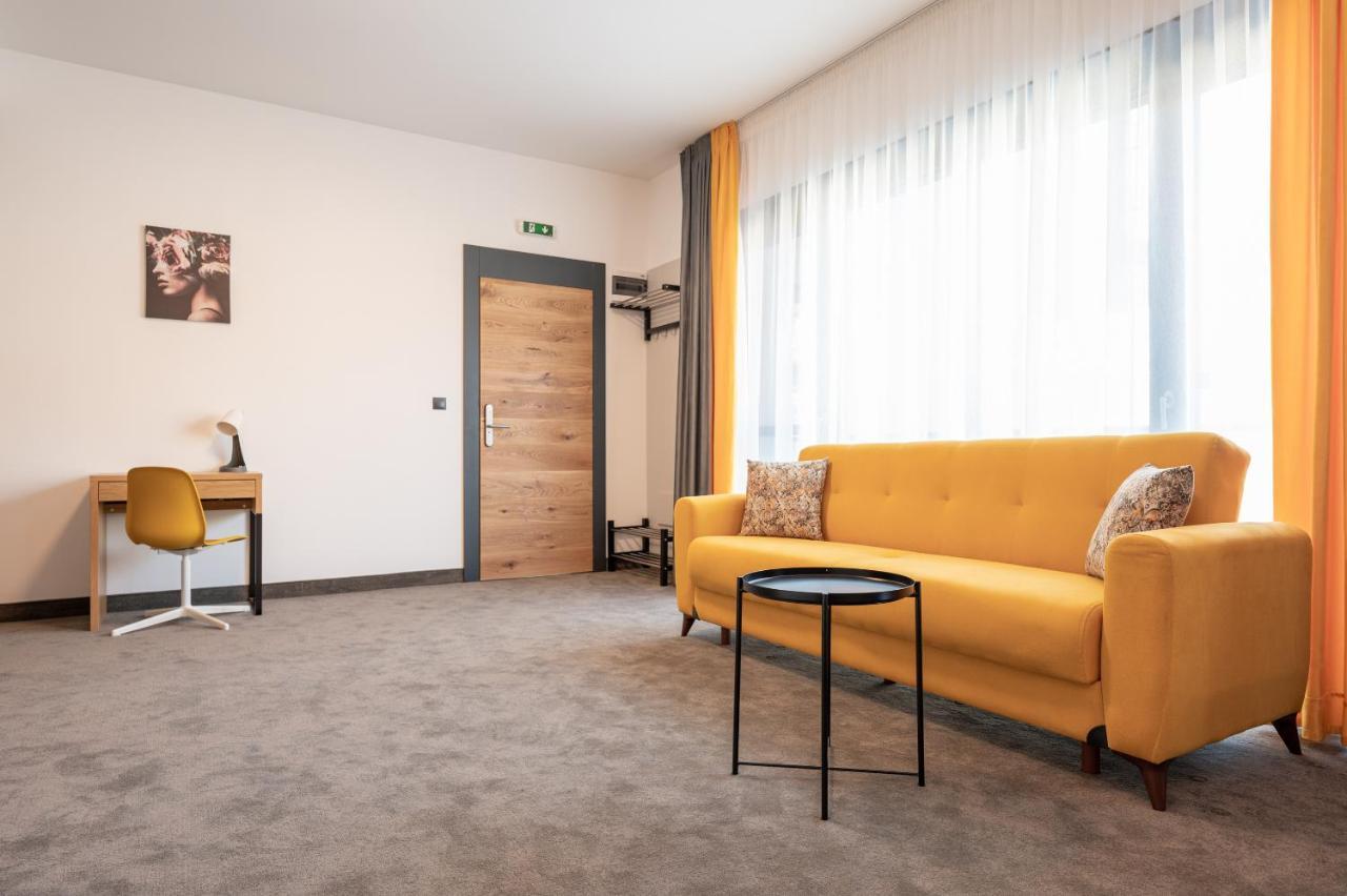 Aparthotel Calvin Oradea Zewnętrze zdjęcie