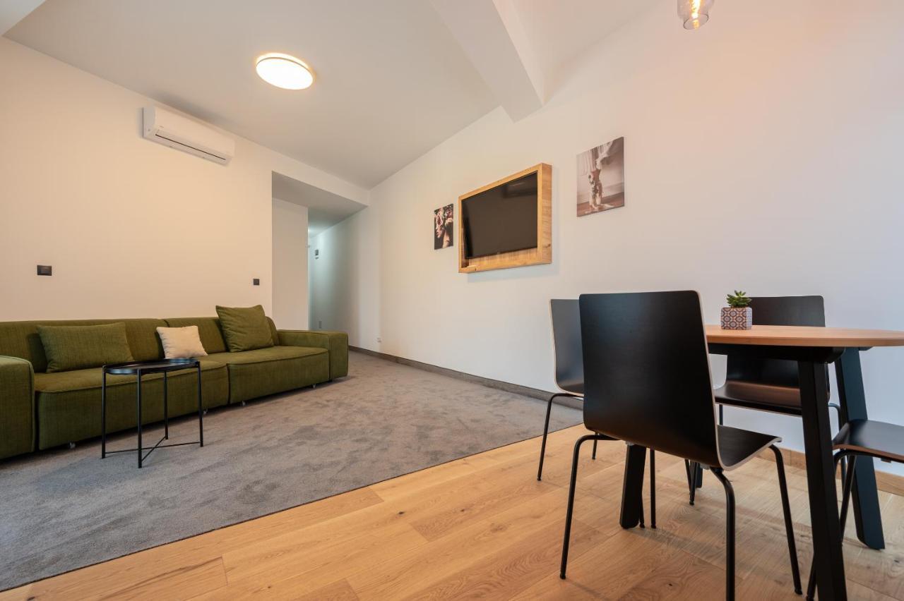Aparthotel Calvin Oradea Zewnętrze zdjęcie