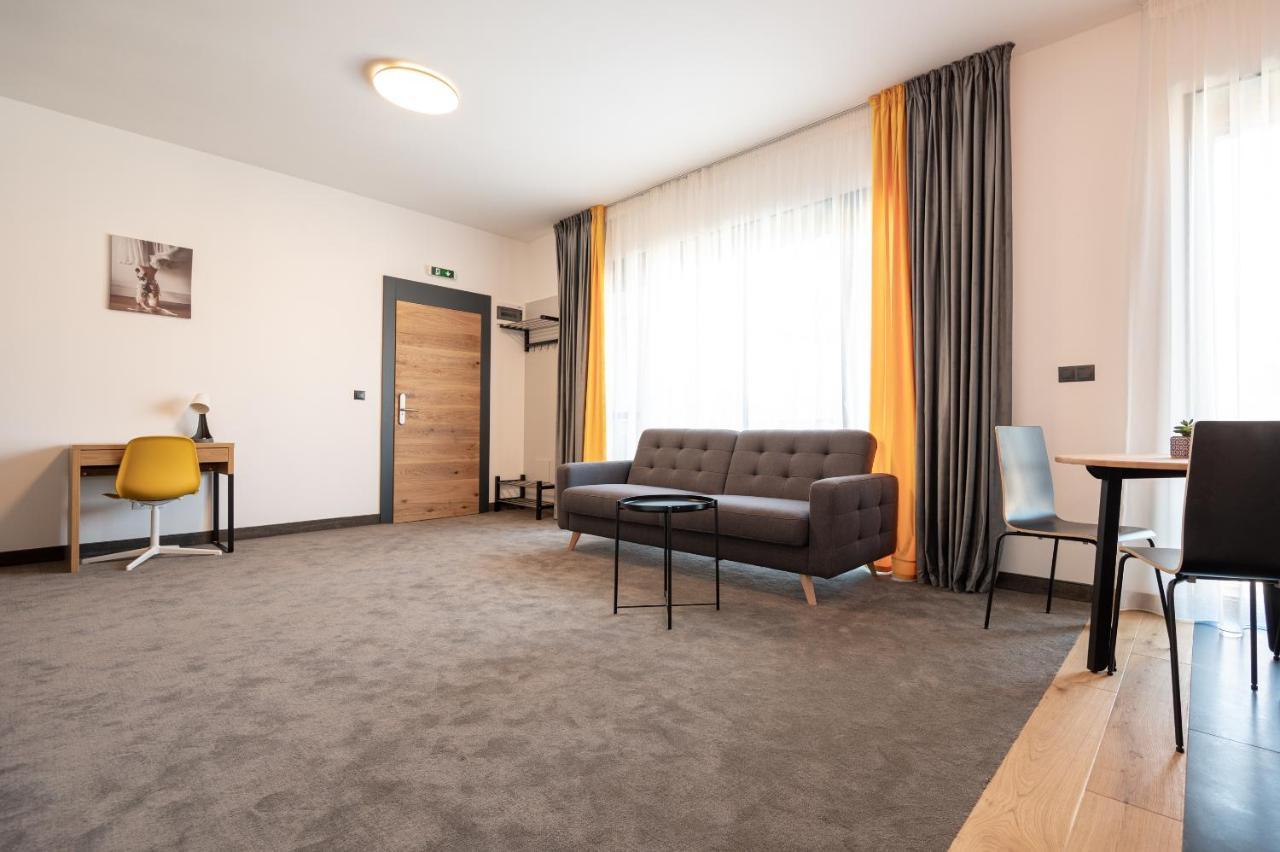 Aparthotel Calvin Oradea Zewnętrze zdjęcie