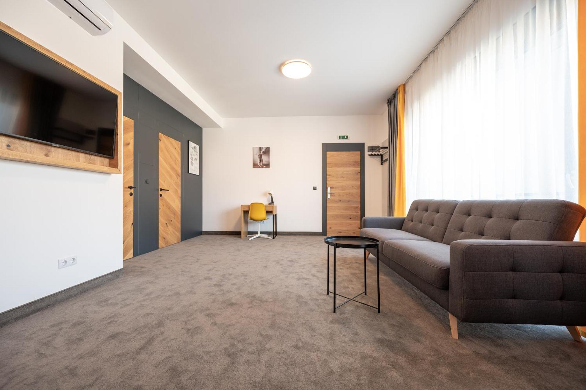 Aparthotel Calvin Oradea Pokój zdjęcie